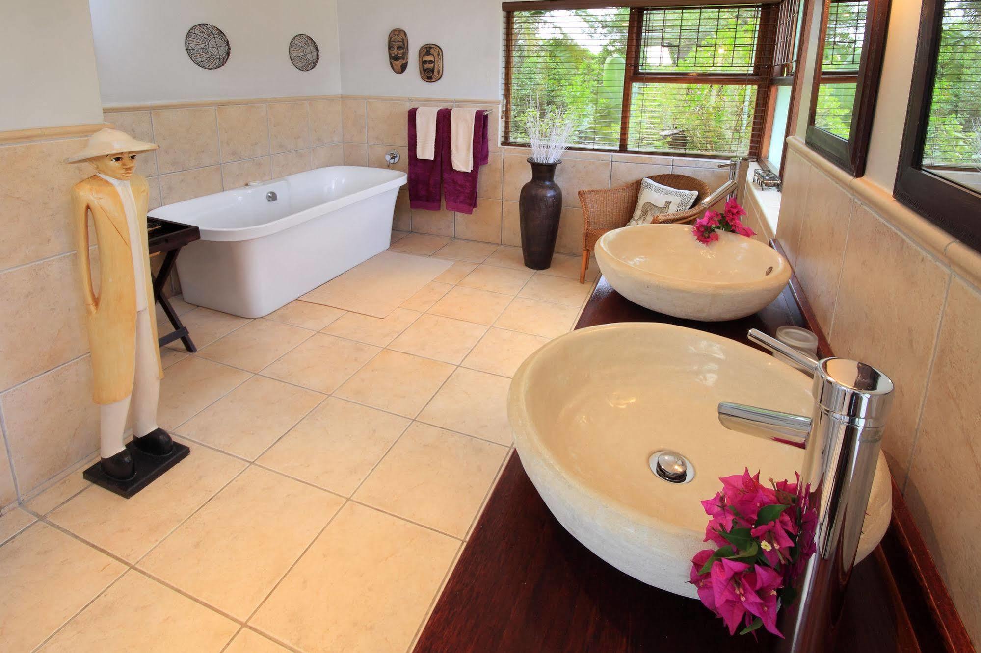 Thatchwood Country Lodge St Francisbaai Buitenkant foto